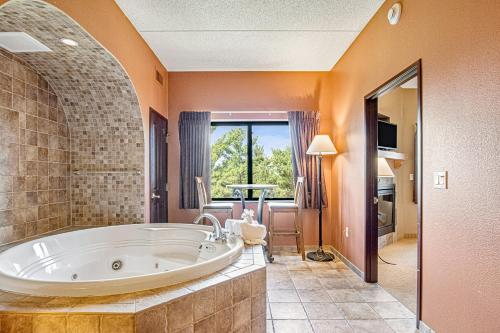 a large bathroom with a large tub in a room at Chula Vista Condo Unit 2645 in Wisconsin Dells