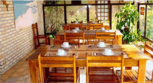 Un restaurante u otro lugar para comer en Pousada 7 Mares