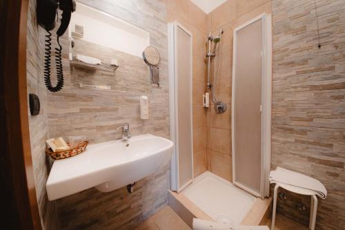 a bathroom with a sink and a shower at Accord Le Rose in Palagiano