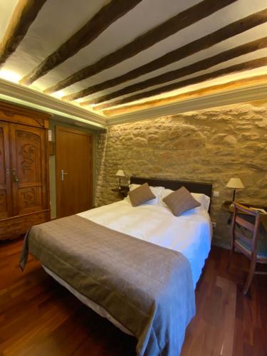 Ένα ή περισσότερα κρεβάτια σε δωμάτιο στο Hotel del Sitjar