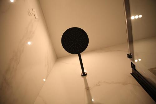 a black spatula in a white room with lights at Romantic Verona in Verona
