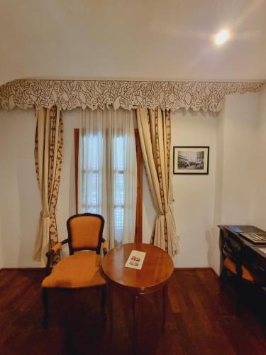 a living room with a table and a chair at Grand Hotel Villa de France in Tangier