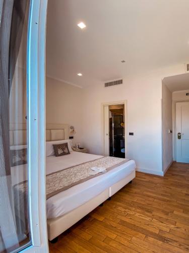 a bedroom with a large bed in a room at Hotel Sant'Andrea in Santa Margherita Ligure