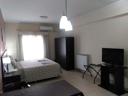 Ένα ή περισσότερα κρεβάτια σε δωμάτιο στο Antares Apartments