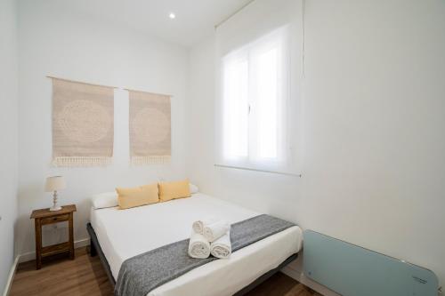 Postel nebo postele na pokoji v ubytování Quiet and cosy flat in N. Salamanca