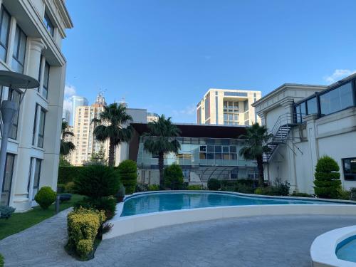 A nice studio with a swimming pool