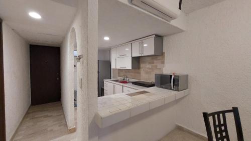 A kitchen or kitchenette at Cancún Suites Apartments - Hotel Zone