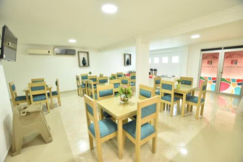 a restaurant with tables and chairs in a room at Hotel La Casa N. 3 in Montería