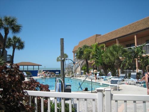 Gallery image of Mariner Beach Club, a VRI resort in St Pete Beach