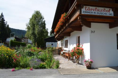 a building with flowers on the side of it at Lärchenhof in Leutasch