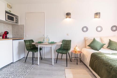 Η κουζίνα ή μικρή κουζίνα στο Disneyland Paris / Cozy Studio 3 min from Metro RER A