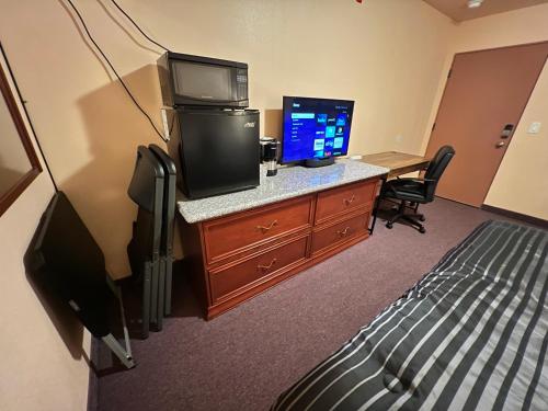 a room with a desk with a computer and a bed at Frazier View Motel in Frazier Park