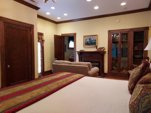 a bedroom with a bed and a living room at Bluff View Inn in Chattanooga