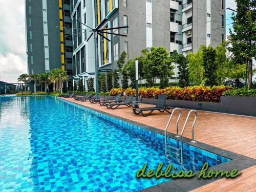 La alberca dentro o cerca de Lovely Loft Apartment with pool
