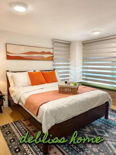 Una cama o camas en una habitación de Lovely Loft Apartment with pool