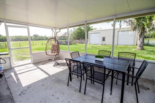 a screened in porch with a table and chairs at Gorgeous Fully Furnished 2-Bedroom Luxury Villa in Kissimmee