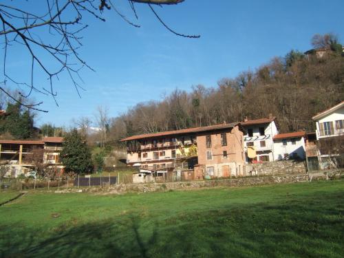 a group of buildings in a field with a grass field at Bed & Breakfast Varionda in Chiaverano