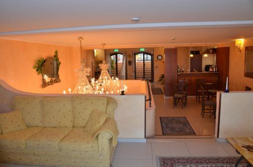 Posezení v ubytování Kalos Hotel