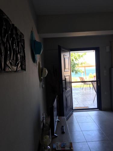 a hallway with a door leading to a patio at La casa di Elen in Plati