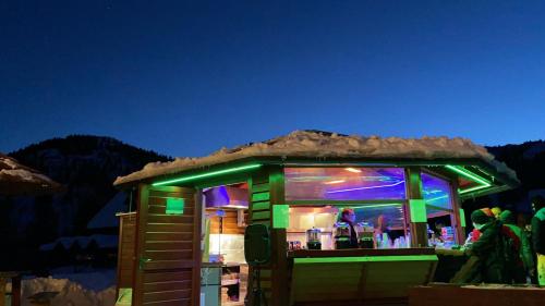 a small building with green and purple lights at Hotel Enzo Moro in Sùtrio