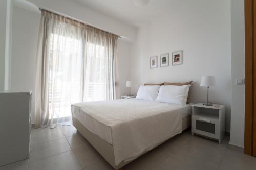 Postel nebo postele na pokoji v ubytování Aetofolia Stella Villas