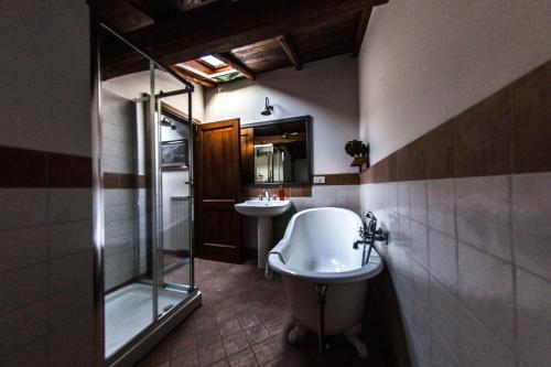 a bathroom with two sinks and a glass shower at B&B Del Prato in Bagnoregio