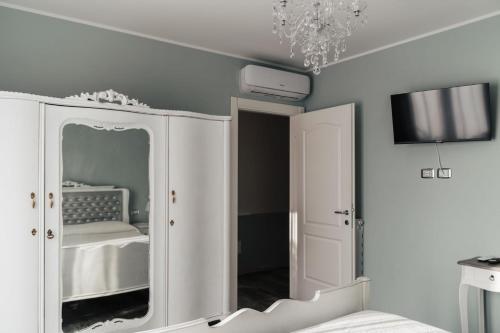 a bedroom with a white cabinet with a mirror at B&B Domus Aurea 20 in San Giovanni Teatino