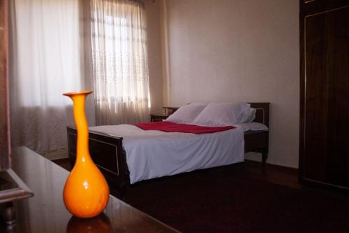 a bedroom with a bed and a vase on a table at B&B Sunrise House Aygavan in Aygavan