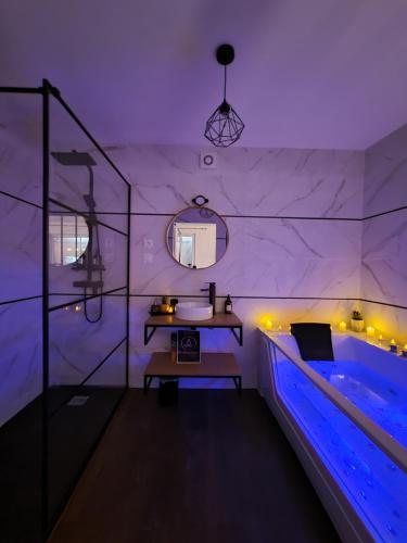 a purple bathroom with a tub and a sink at Chalet privatif / suite romantique love balneo in Le Castellet