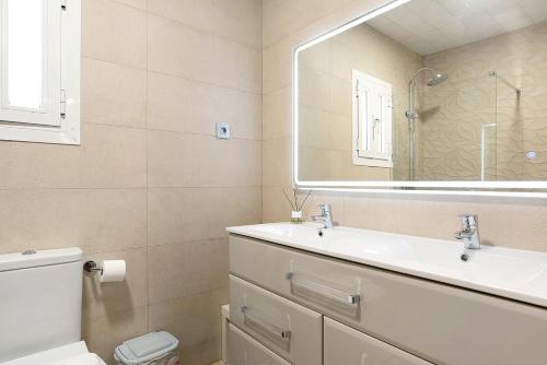 a bathroom with a sink and a mirror at CASA DAGO in Chiclana de la Frontera