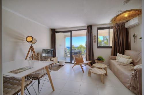 Upstays - Renovated - Sea view - Pool - Patio
