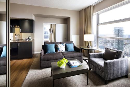 One King West Hotel and Residence Image