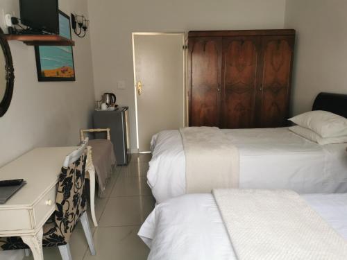 Postel nebo postele na pokoji v ubytování Blouberg Manor