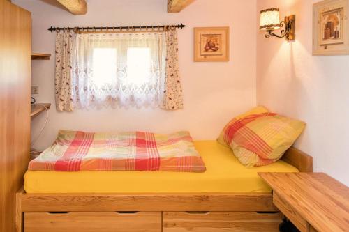 a small bedroom with a bed and a window at Kellerstöckl Postrumer Weinberg 48 in Kulm im Burgenland