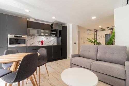 Kuchyň nebo kuchyňský kout v ubytování Allo Apartments San Roque Bajo B