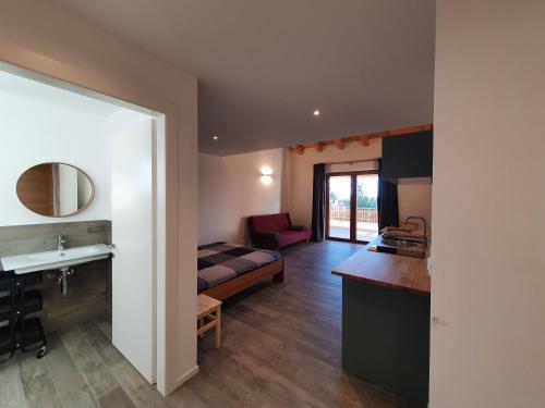 a room with a bed and a sink and a bathroom at Agriturismo Budin in Sgonico