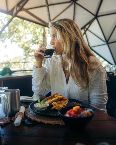 Boissons dans l'établissement Trekker Glamping - EcoLodge Boutique