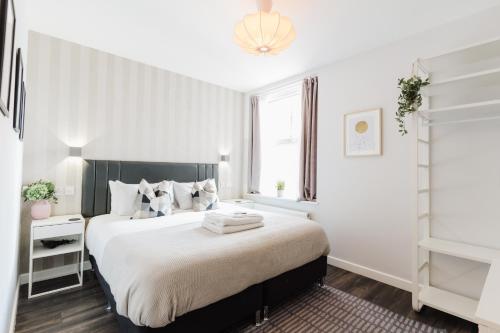Postel nebo postele na pokoji v ubytování Prime Suites Lytham