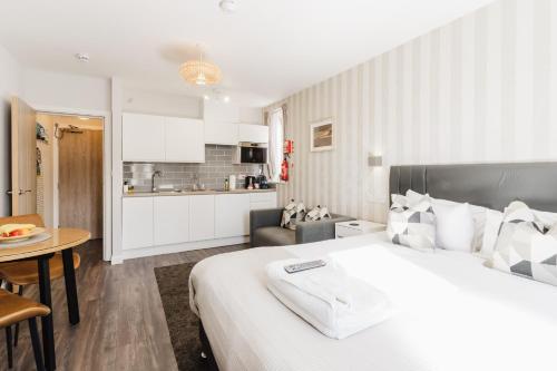 Kuchyň nebo kuchyňský kout v ubytování Prime Suites Lytham