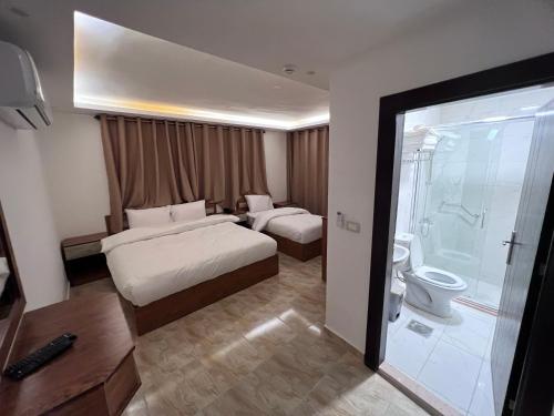Koupelna v ubytování Petra Family Hotel
