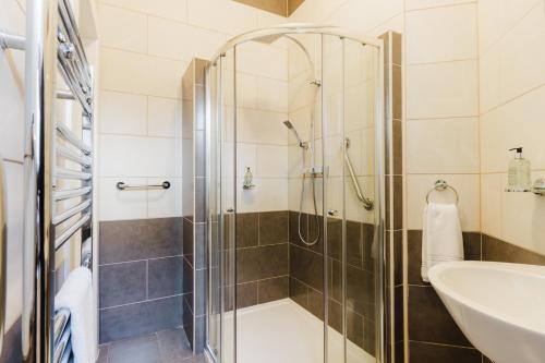 Bilik mandi di Sweet Suites Lytham