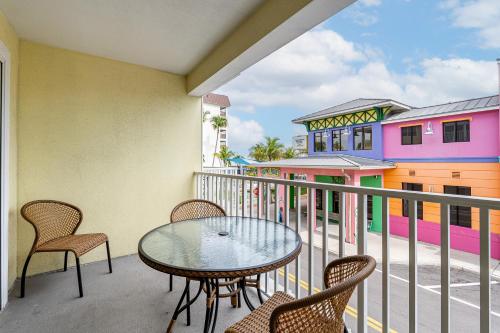 Ein Balkon oder eine Terrasse in der Unterkunft Harbour House at the Inn 208