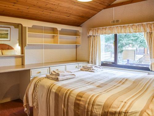 En eller flere senge i et værelse på 27 Aviemore Holiday Park