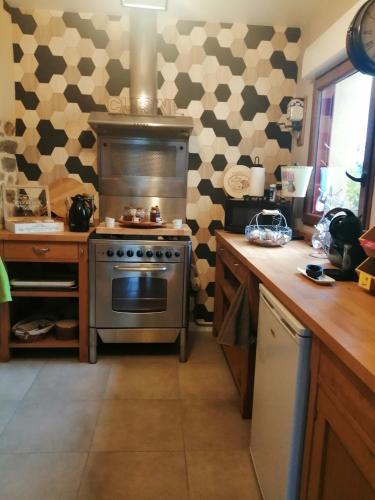 Η κουζίνα ή μικρή κουζίνα στο Le Douétaux chambres d'hotes