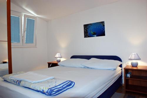 Postel nebo postele na pokoji v ubytování Apartments Kairos - Bili 9
