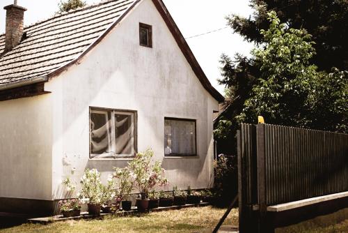 Házikó a Duna-parton