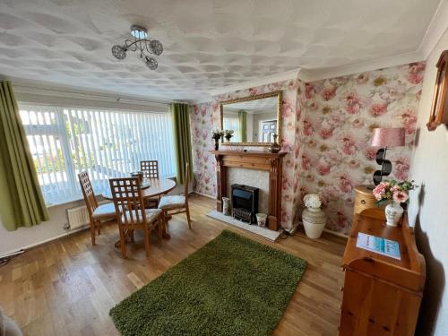 Gallery image of Seaside 2 bedroom house with large garden in Rhyl