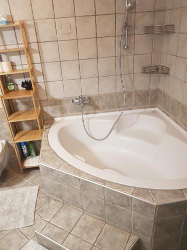 Kúpeľňa v ubytovaní Ede Apartman