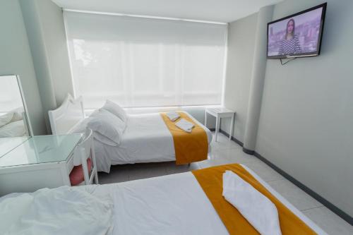 Cama o camas de una habitación en ApartaSuites & Hotel Suamox
