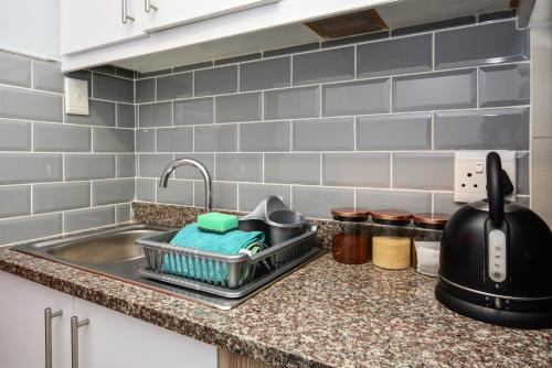 Dapur atau dapur kecil di Sea Breeze Apartments